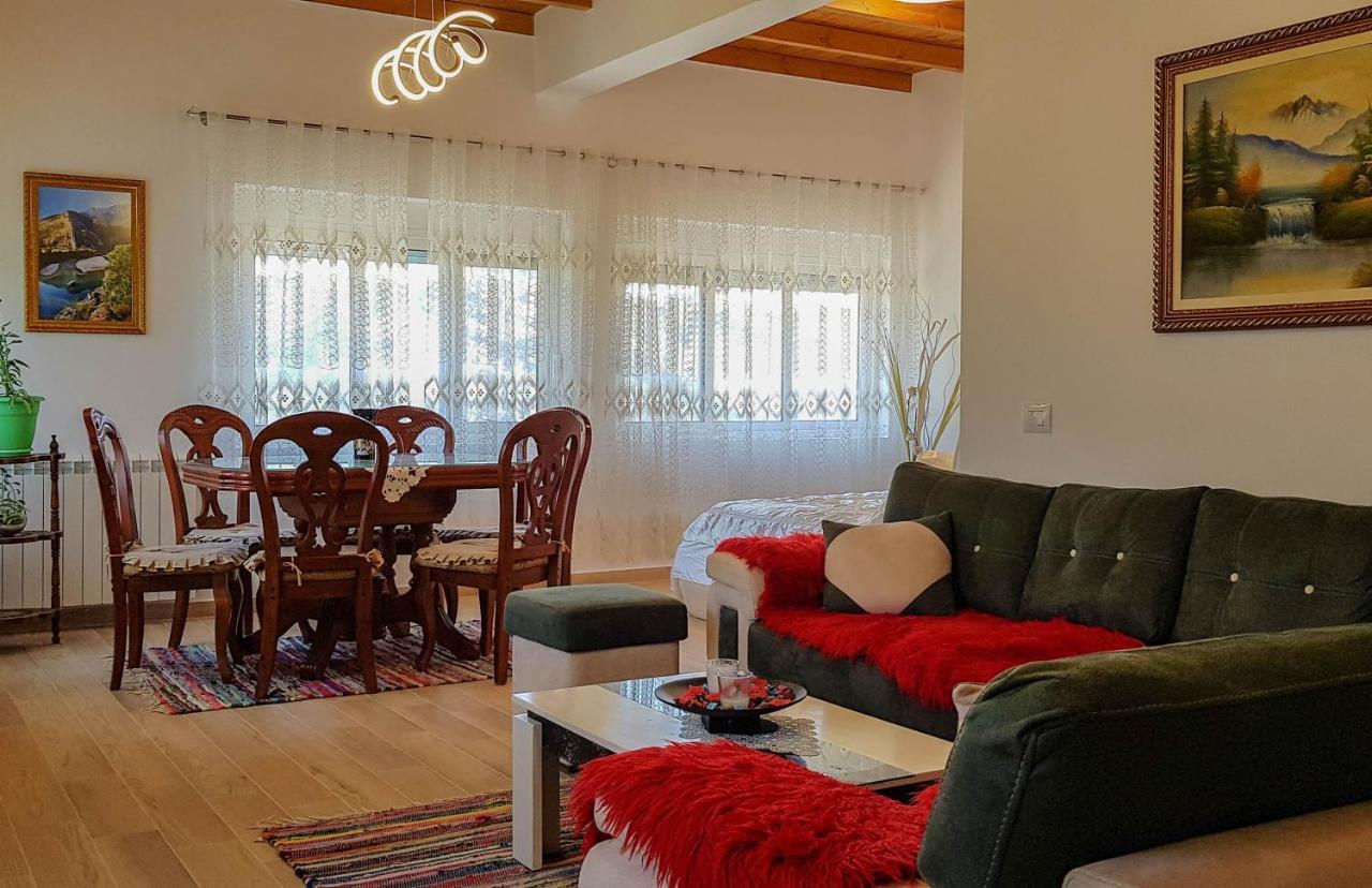 Goliku Villa Pestani